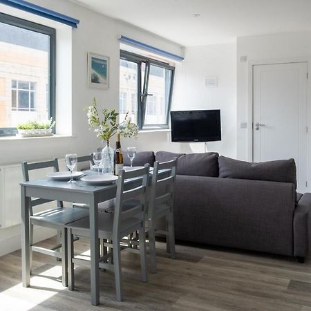 Modern One Bedroom Apartment In Town Centre & 4 Min To The Beach Μπόρνμουθ Εξωτερικό φωτογραφία
