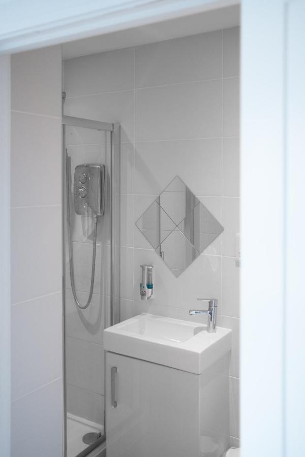 Modern One Bedroom Apartment In Town Centre & 4 Min To The Beach Μπόρνμουθ Εξωτερικό φωτογραφία