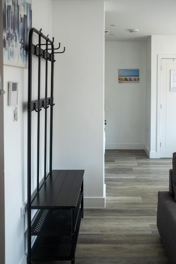 Modern One Bedroom Apartment In Town Centre & 4 Min To The Beach Μπόρνμουθ Εξωτερικό φωτογραφία